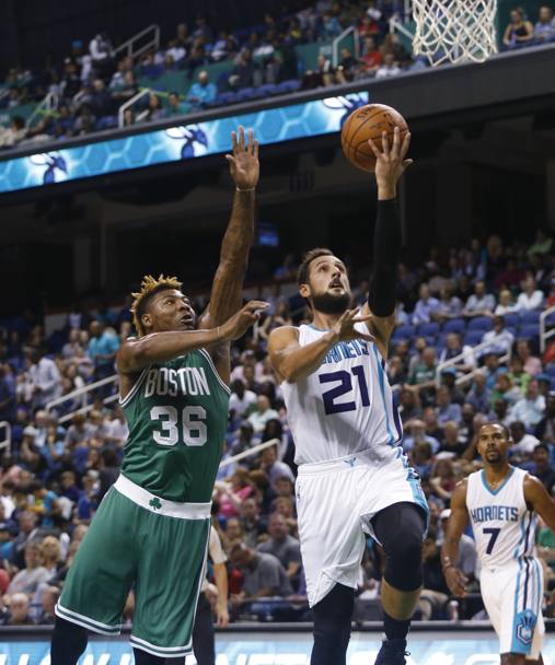 Novit anche per il basket azzurro in NBA: Marco Belinelli ora gioca a Charlotte, con la numero 21. Ap